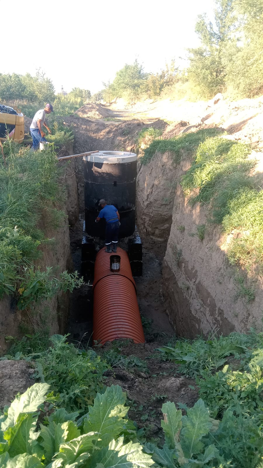 Прокладка магистральных канализационных труб диаметр 1000мм, г. Усть-Каменогорск 2024 год
